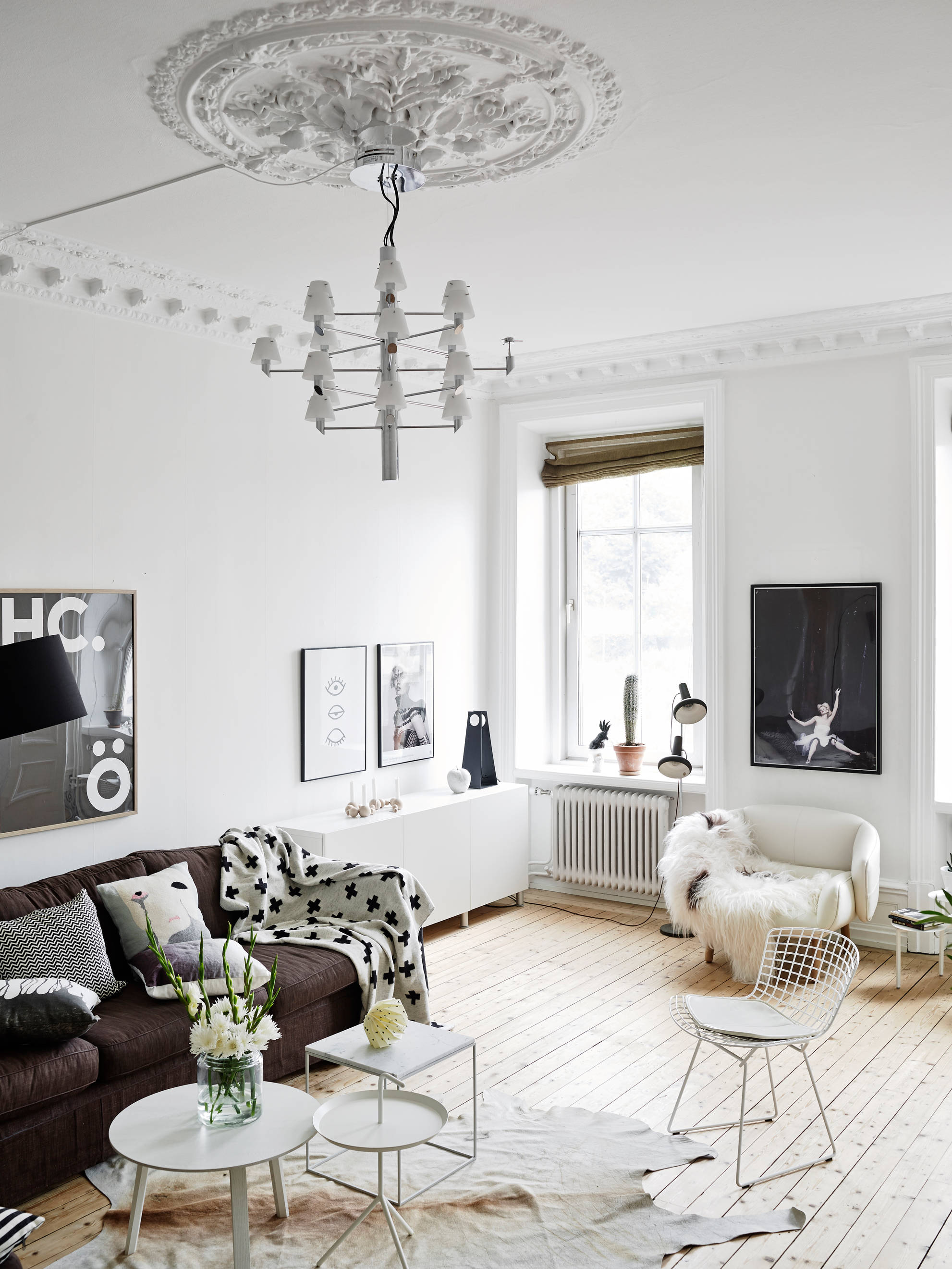 Neutraal kleurenpalet in een zweeds huis interior junkie Woonkamer bruin up