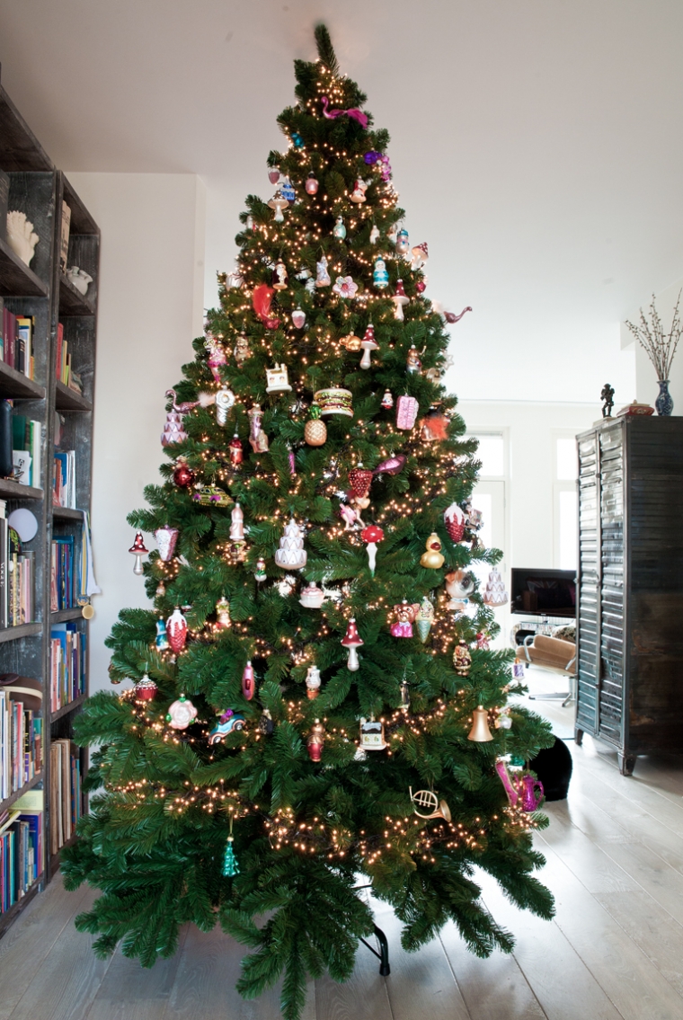 De kerstboom pronkt weer in huis INTERIOR JUNKIE