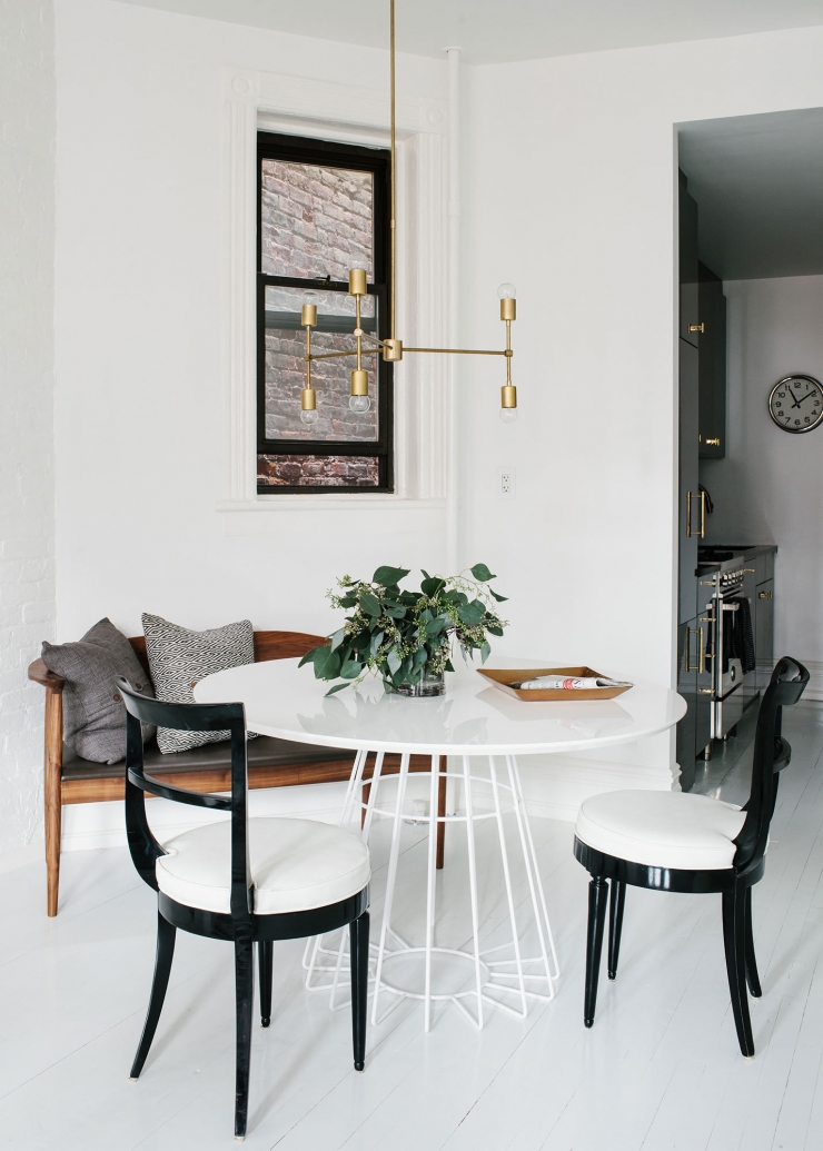 Vrijgezellenflat in brooklyn vol zwart, wit en goud interior junkie