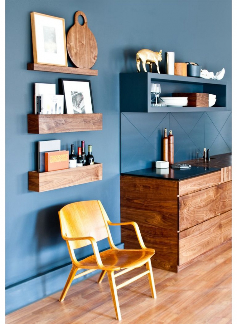 10x blauw en hout in huis interior junkie