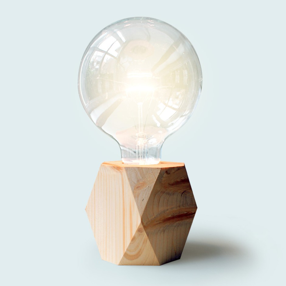 Woonvondst: gloeilamp met houten voet interior junkie Slaapkamers armoedige set