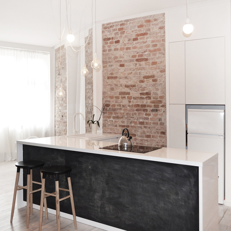 Minimalistisch huis met bakstenen muur als pronkstuk interior junkie