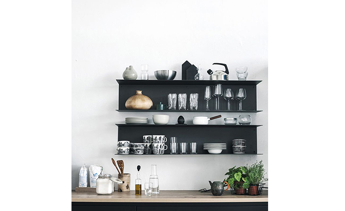 Mooi voor in de keuken: zwevende planken interior junkie