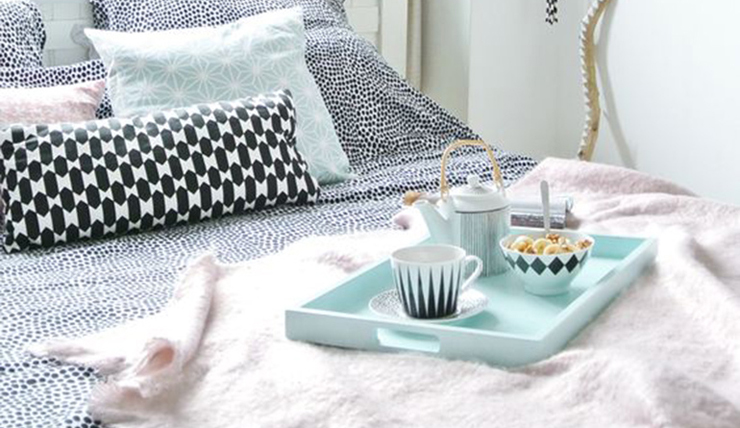 Decoreren met dienbladen: zo doe je dat! interior junkie Woonkamer dienblad decoratie