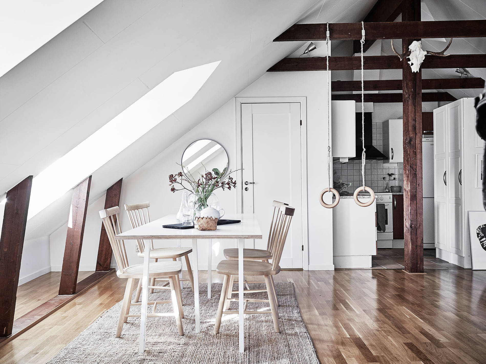 Wonen op een zolder vol met daglicht interior junkie Bedden op pallets