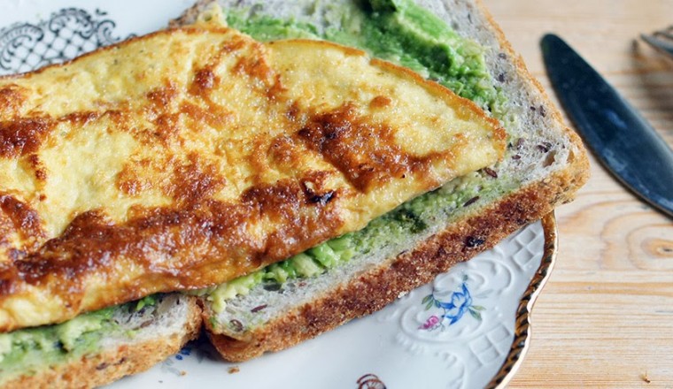 Lunch: Omelet met ham, kaas & avocado op brood - Gewoon wat een studentje  's avonds eet