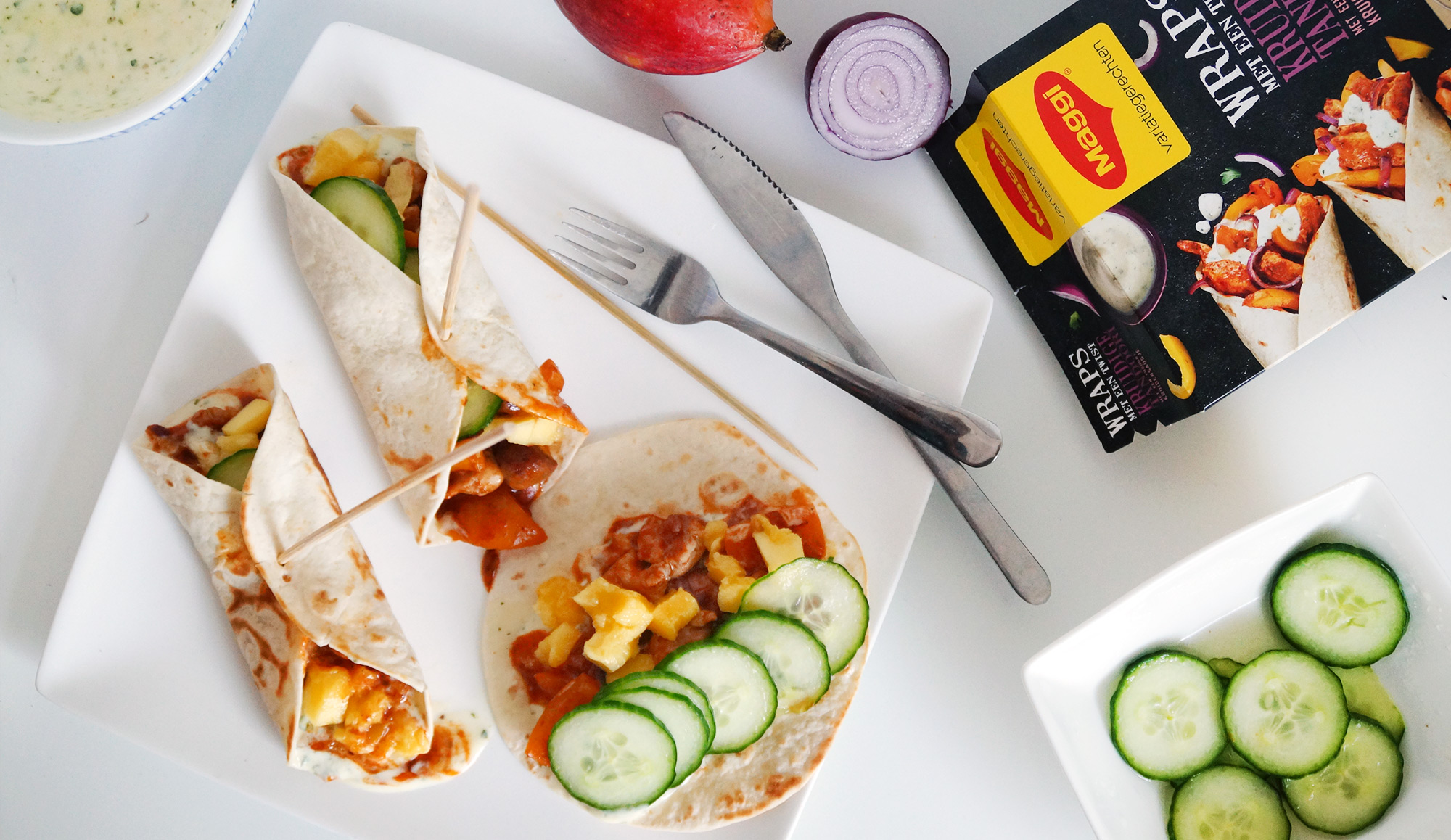 Wraps Tandoori met kip, paprika, zoetzure komkommer, mango en