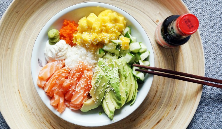 Nude Cooking show by A Naked Girl – Poke bowl with salmon