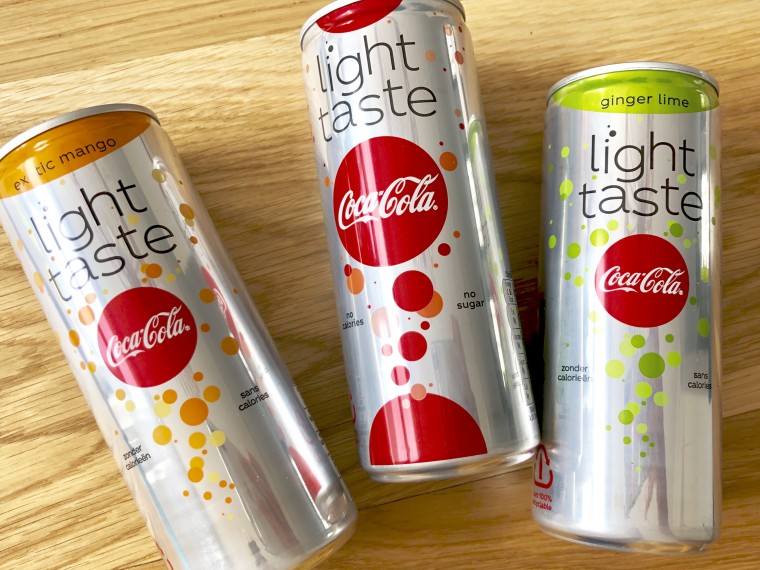Oeeeeh, nét voordat ik deze FOODPOST wilde publiceren kwam er nog even een heel chill pakketje binnen van Coca Cola. Ze komen met 3 'light taste' smaken. Dit zijn suiker- en calorievrije (?!) varianten van coca cola, mét een licht smaakje. Die gember-limoen is TOP. Exotic mango is ook héél erg lekker (zoet, maar echt een goede mango smaak) en de light taste vind ik oké; dat is gewoon een soort slappe cola light en daar hou ik niet heel erg van. Maar die andere twee: top!