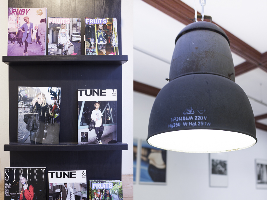 Naast mooie boeken zijn er ook diverse tijdschriften te koop. Rechts zie je de lamp die boven de grote tafel hangt, beide komen van van dijk en co.