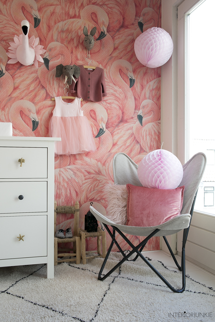 Wonderbaar DIY: pimp de babykamer met flamingo behang - INTERIOR JUNKIE NS-76