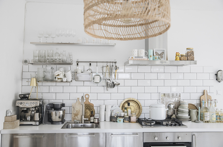 Thuis bij Kae Sutherland in een huis vol neutrale tinten