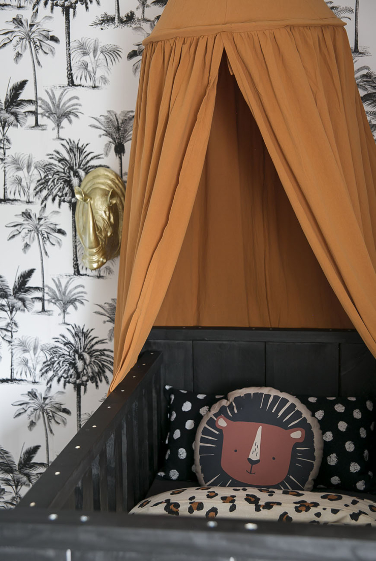 Baby tour in de jungle babykamer van Debbie