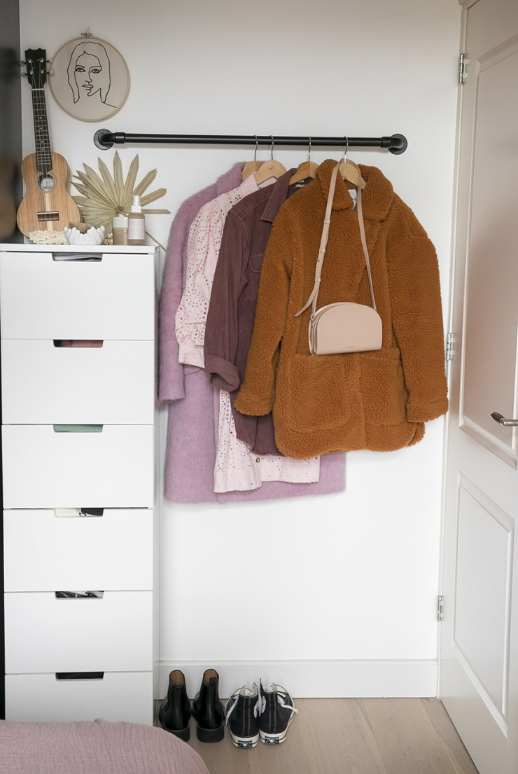 Thuis in het compacte huis vol pasteltinten van Kelly